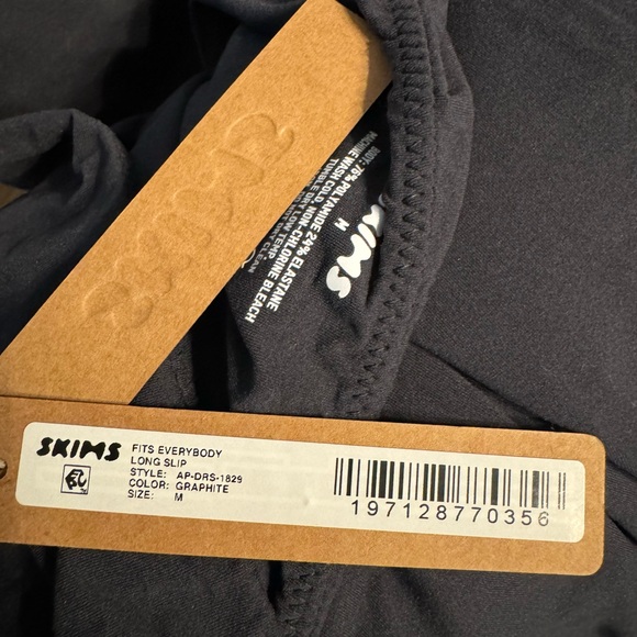 SKIMS FITS EVERYBODY
LONG SLIP DRESS - Picture 9 of 9